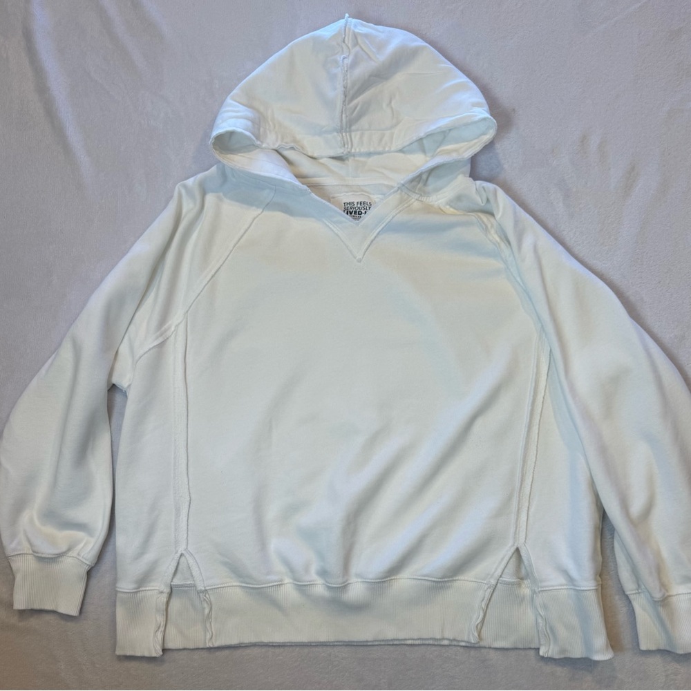 American Eagle Outfitters white Hoodie Sweater “huggable” oversized sz. M womens